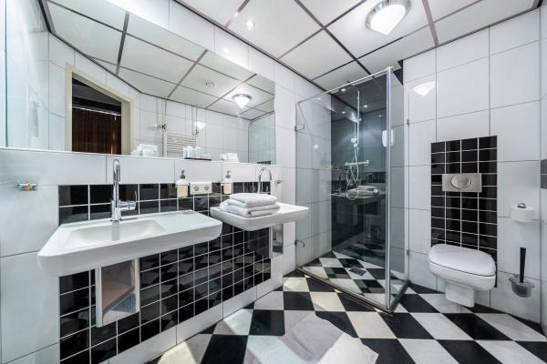 Hotel de Boegschroef - badkamer